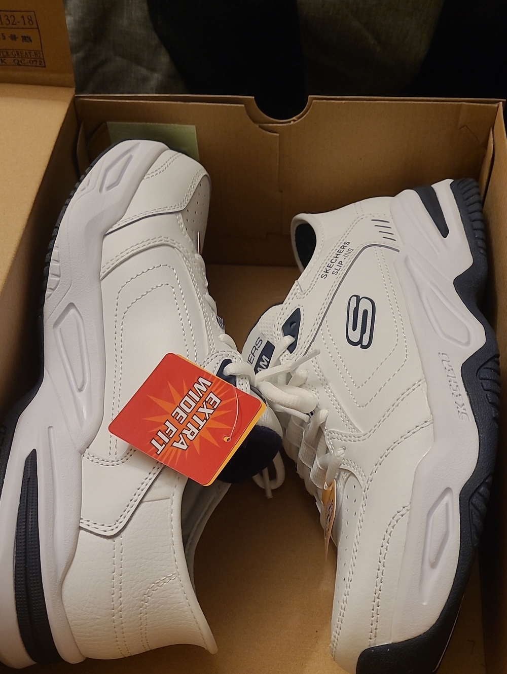 Skechers White/Navy Durham-Delvor Men's Sneaker Box Label